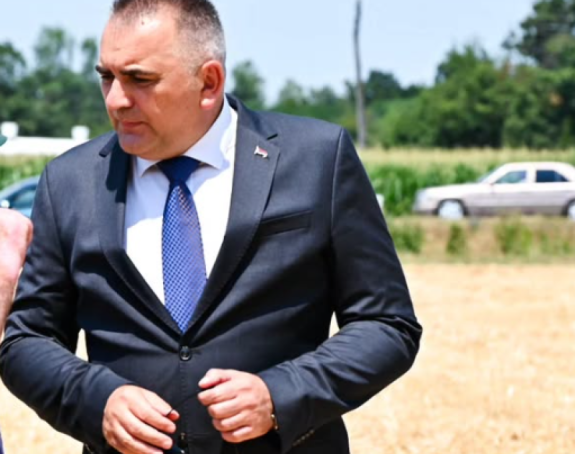 Automobil Save Minića oštećen na putu kod Nove Topole