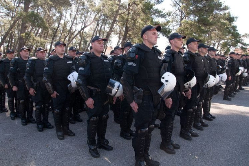 Pod lupom 122 policajca u CG: MUP vrši provjere