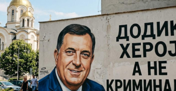 СНСД осликава мурале “Додик херој, а не криминалац”!?