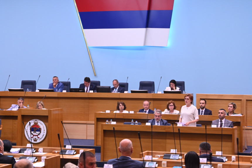 По хитном поступку Скупштина одобрила милионе буџетлијама