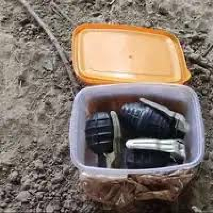 Tokom igre djeca pronašla tri ručne bombe ispod mosta