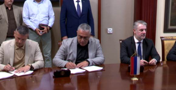 Vlast mami radnike i penzionere zbog glasova? (VIDEO)