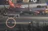Drama na pisti: Otkotrljao se točak s aviona (VIDEO)