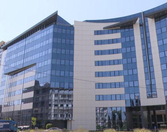 Kupovina "kumove zgrade" od 99 miliona blokirana godinu dana