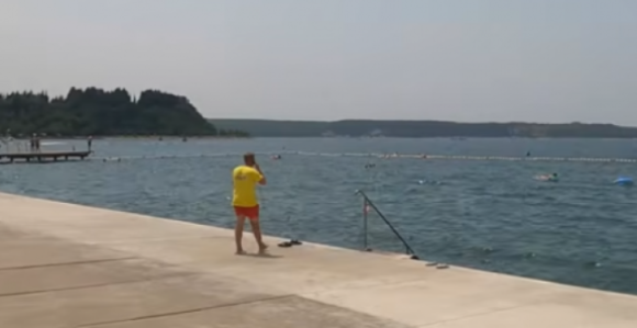 Zatvorena plaža u Portorožu zbog izlivanja goriva u morebog izlivanja goriva u more zatvorena plaža u Portorožu