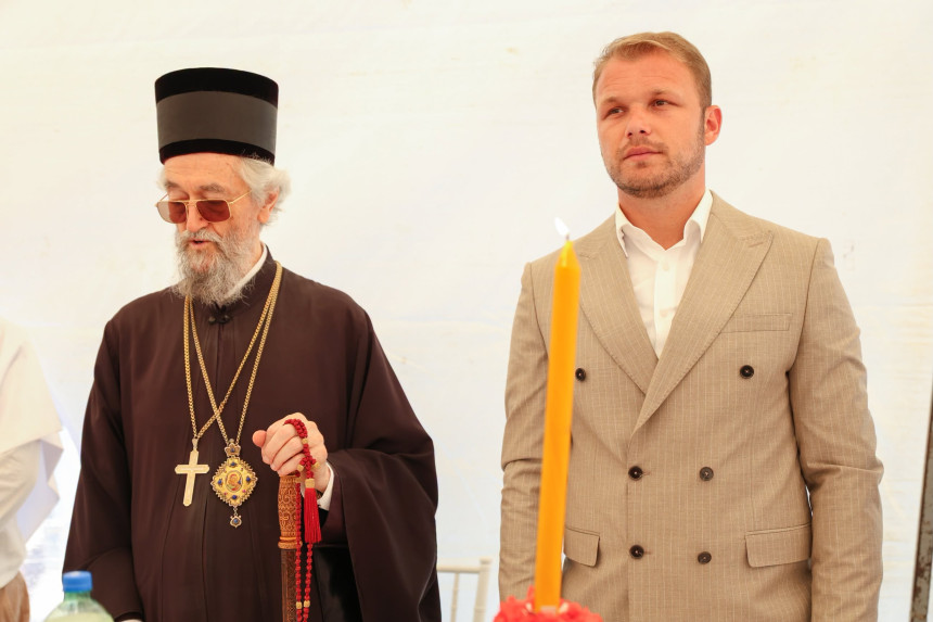 Stanivuković na prvoj liturgiji i osvećenju zvona na Tavanici