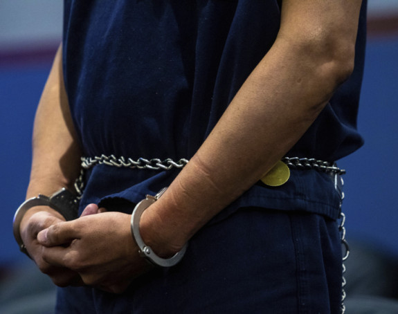 Uhapšen nakon što je bacio zapaljivu napravu na FBI