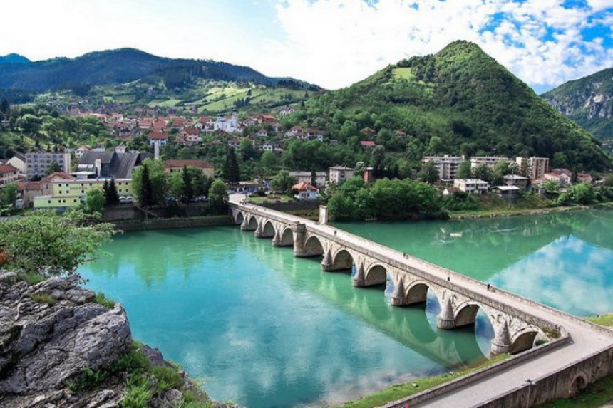 Vlasniku vratio torbicu sa 400 evra, pasošem i kartom
