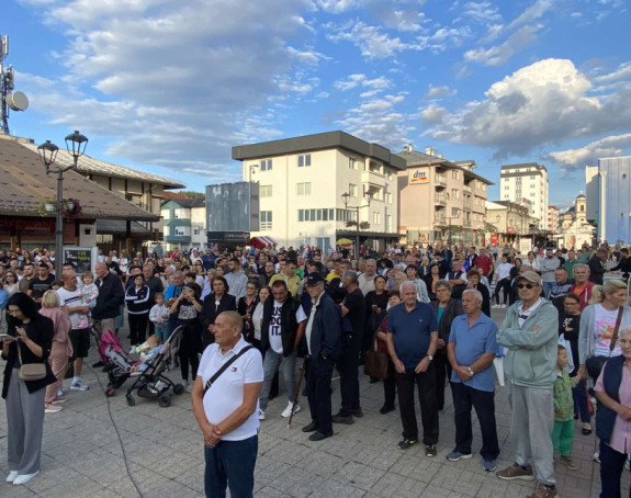Sa protesta na Palama upućen poziv MUP-u i Tužilaštvu Republike Srpske da istraže prebijanje mladića sa Pala (VIDEO/FOTO)