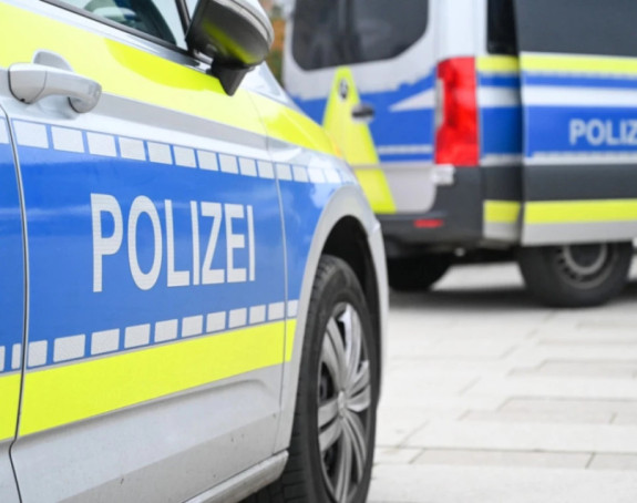 Muškarac ubijen u napadu nožem u banci, drama traje