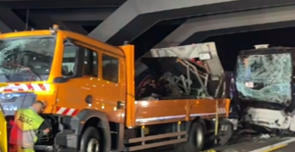 Njemačka: Autobus iz BiH udario u službeno vozilo (VIDEO/FOTO)