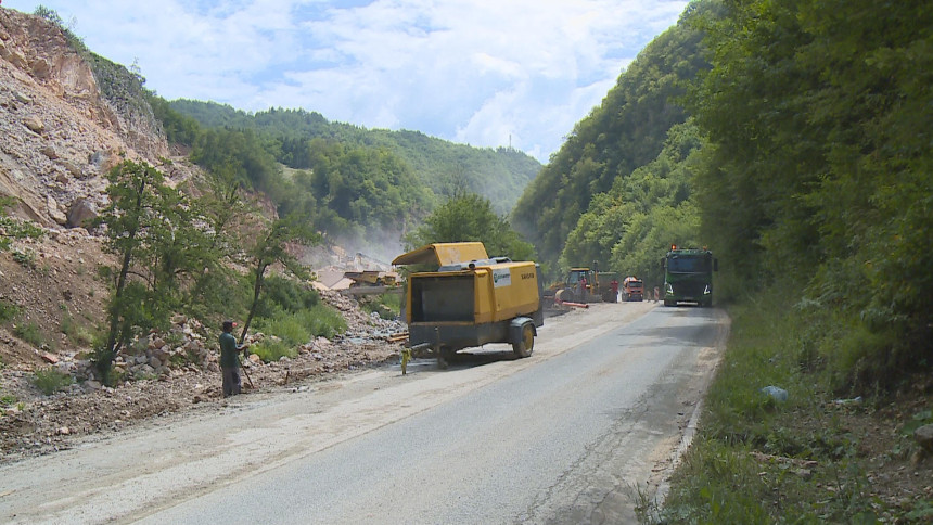 Milioni idu, putevi propadaju: Kako izgledaju "obnove" saobraćajnica u istočnoj Srpskoj