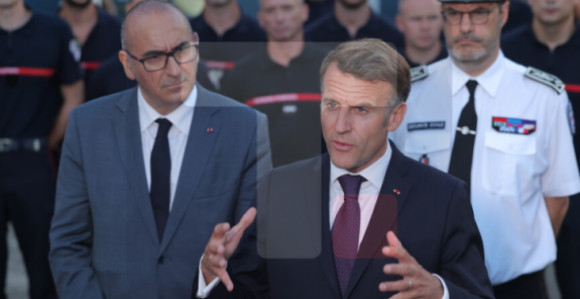 Макрон позвао ватрогасце у Бордоу да не одустану