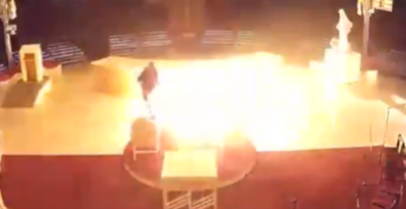 Kamera snimila muškarca kako pali oltar crkve (VIDEO)