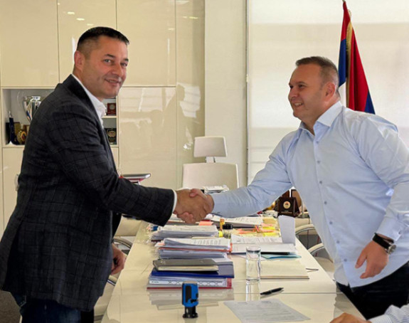 Javna preduzeća režim pretvara u distributere peradi