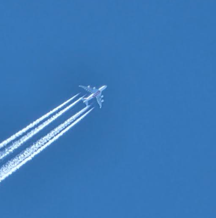 Grom udario u avion sa 106 putnika na putu za Beč
