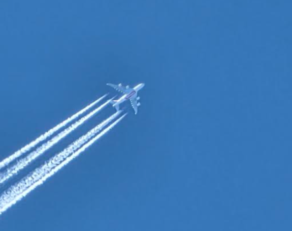 Grom udario u avion u kome je bilo 106 putnika na putu za Beč