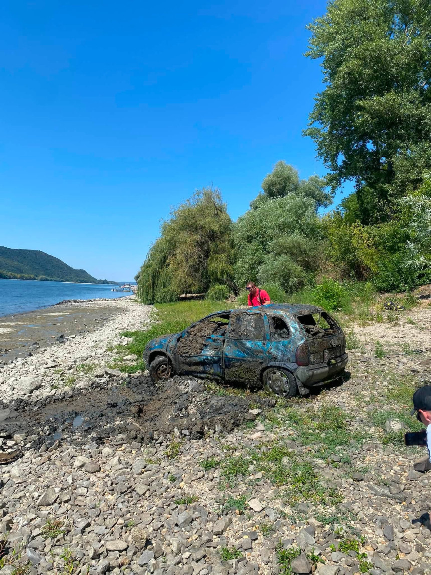 Низак водостај Дунава открио 13 година чувану тајну (ФОТО)