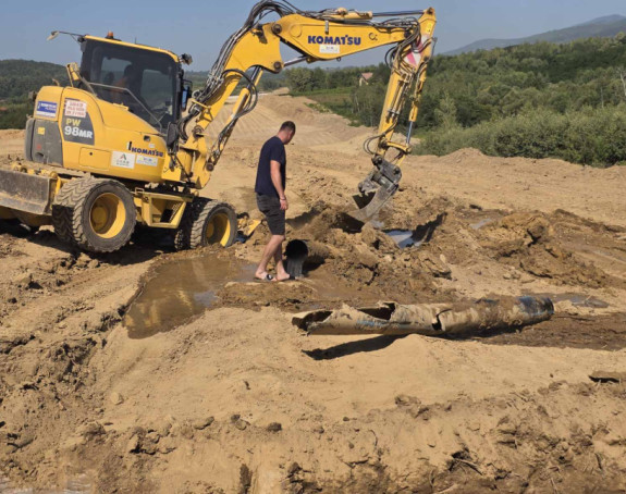 Mašine na autoputu oštetile vodovod, sela ostala bez vode