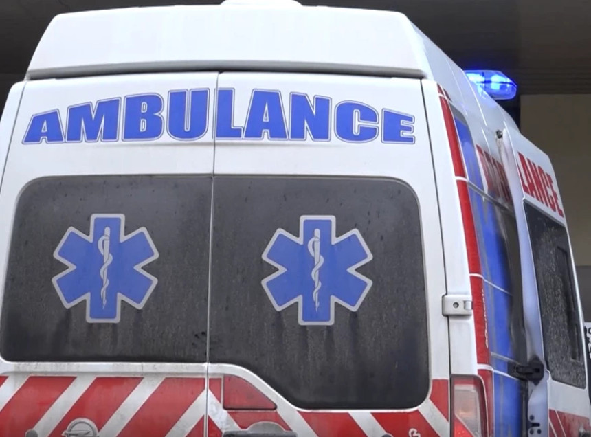 Beba rođena u sanitetu, doktorka sa bebom trčala u bolnicu