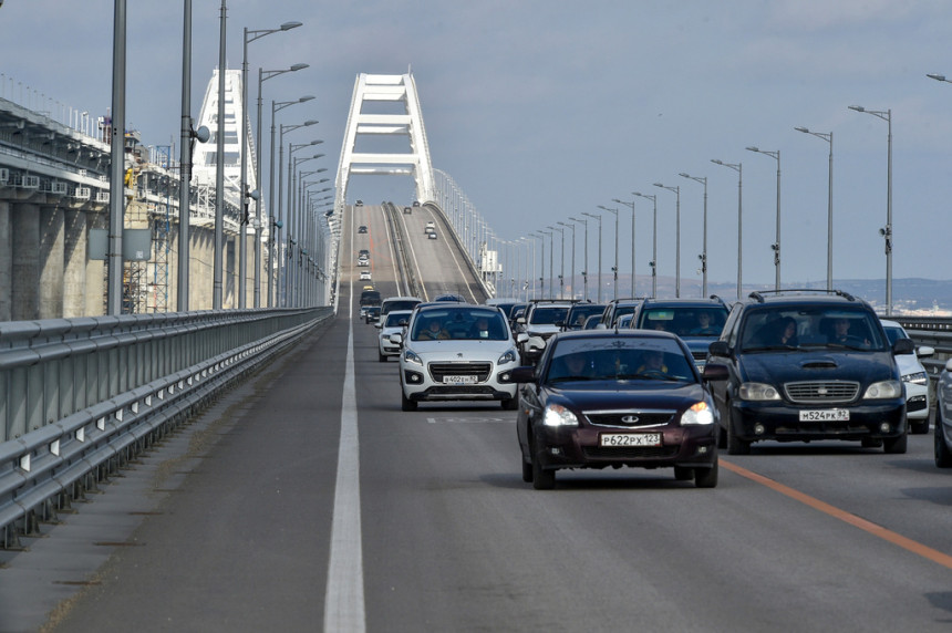 Украјина дроновима напала Крим: Затворен Кримски мост
