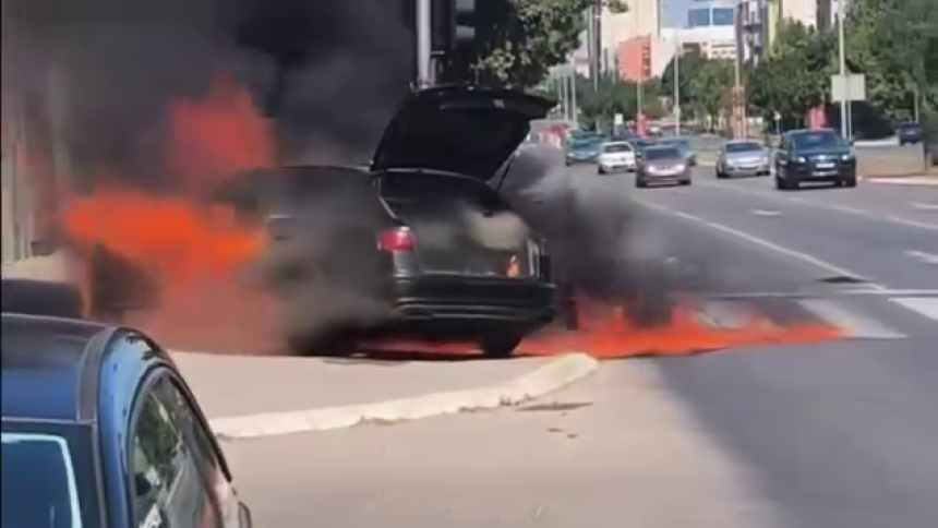 Гуровић улетио у ватру и спасио човјека из запаљеног аута (ВИДЕО)