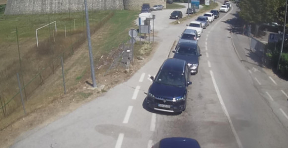 Duge kolone u oba smjera na Izačiću, V. Kladuši i Kostajnici