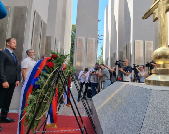 Položeni vijenci za stradale krajiške Srbe u akciji "Oluja" (FOTO)