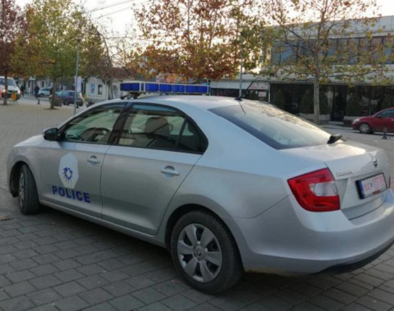 Tri policajca MUP-a Srbije privedena na Jarinju