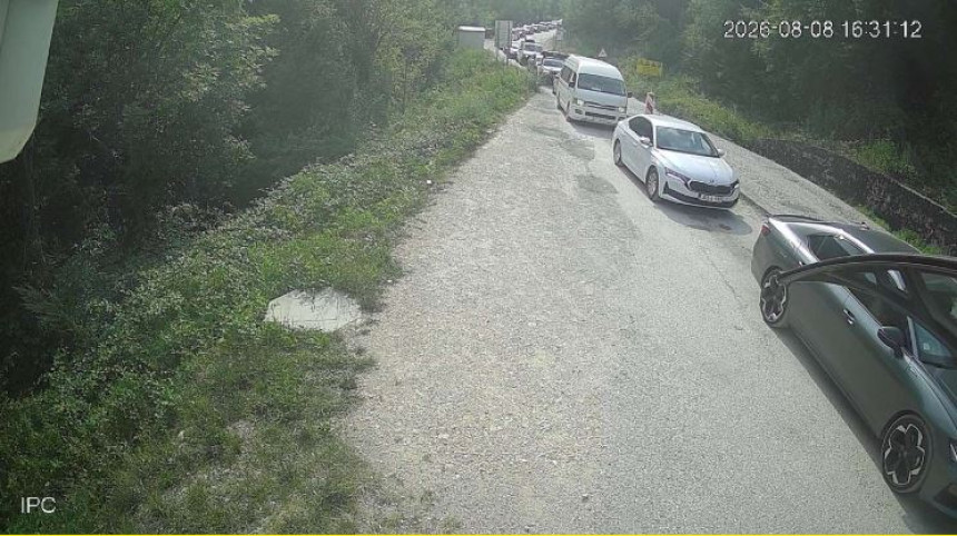 Zabilježene duge kolone na pojedim graničnim prelazima