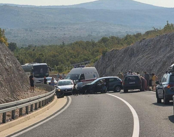 Težak sudar više vozila na putu Stolac - Neum