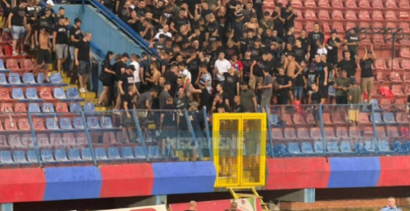 Prekinuta utakmica Borac-Velež, sjeverna tribina ispražnjena