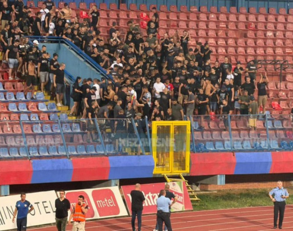 Prekinuta utakmica Borac-Velež, sjeverna tribina ispražnjena