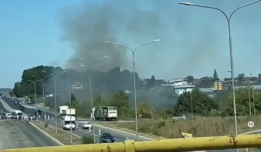 Požar kod prijedorske petlje u Banjaluci