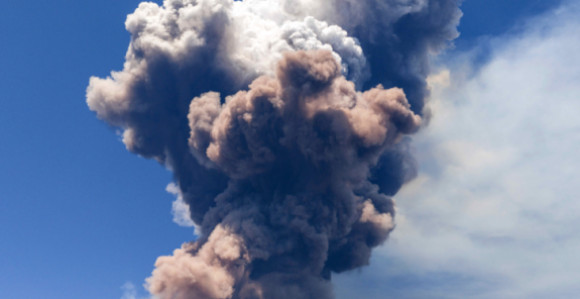 Nema letova na aerodromu u Kataniji, Etna izbacuje pepeo