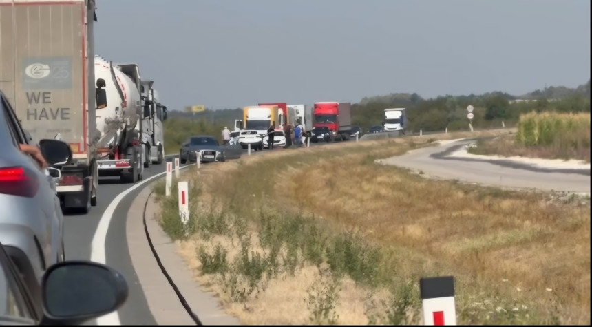 Удес на обилазници код Брчког, саобраћај обустављен