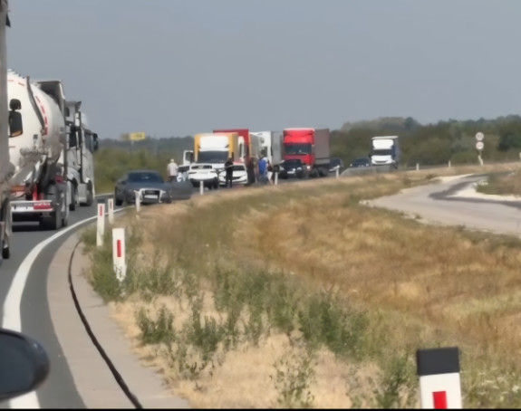 Udes na obilaznici kod Brčkog, saobraćaj obustavljen
