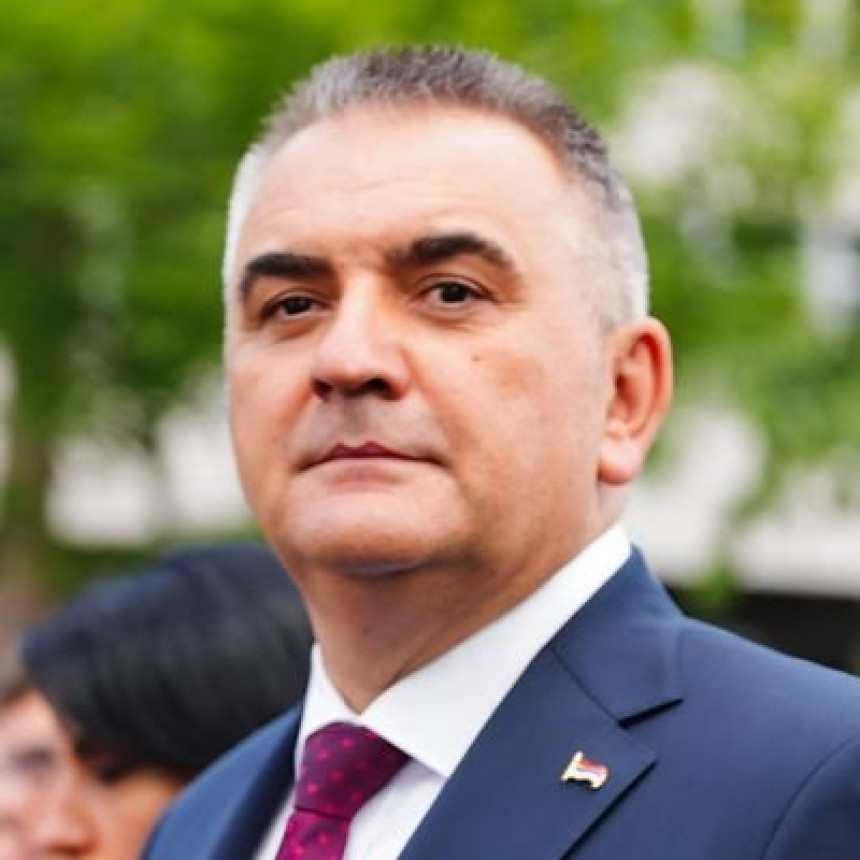 Premijer Srpske dijeli milione preko društvenih mreža