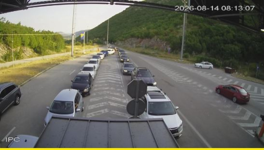Duge kolone na granicama, obustave i klizišta