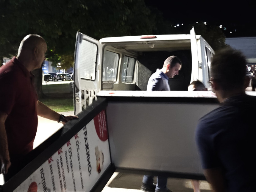 Tokom noći uklonjen štand PSS-a u Doboju (VIDEO)