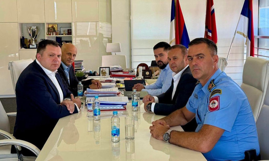 Babalj i Vuković "udarili" na Ćosića i Budimira: „Građani strahuju, a vi dijelite priznanja”