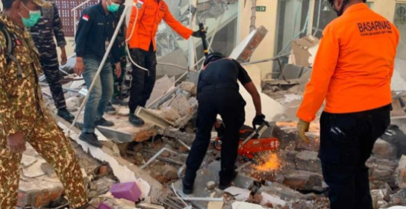 Indoneziju pogodio snažan zemljotres, raste broj mrtvih