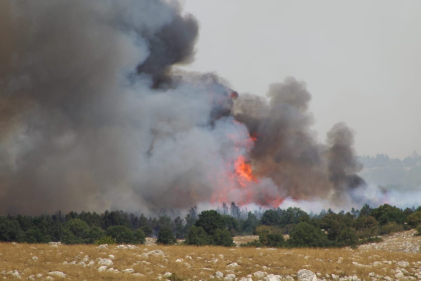 Požari: Vatra ne jenjava, ekipe iscrpljene, traže pomoć
