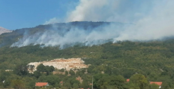 Požar se spustio iznad sela Donja Bijenja, Minić u prolazu