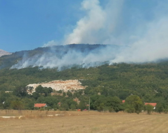 Požar se spustio iznad sela Donja Bijenja, Minić u prolazu