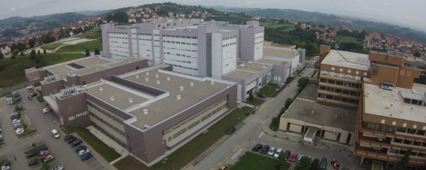 Pacijent skokom sa zgrade UKC izvršio samoubistvo