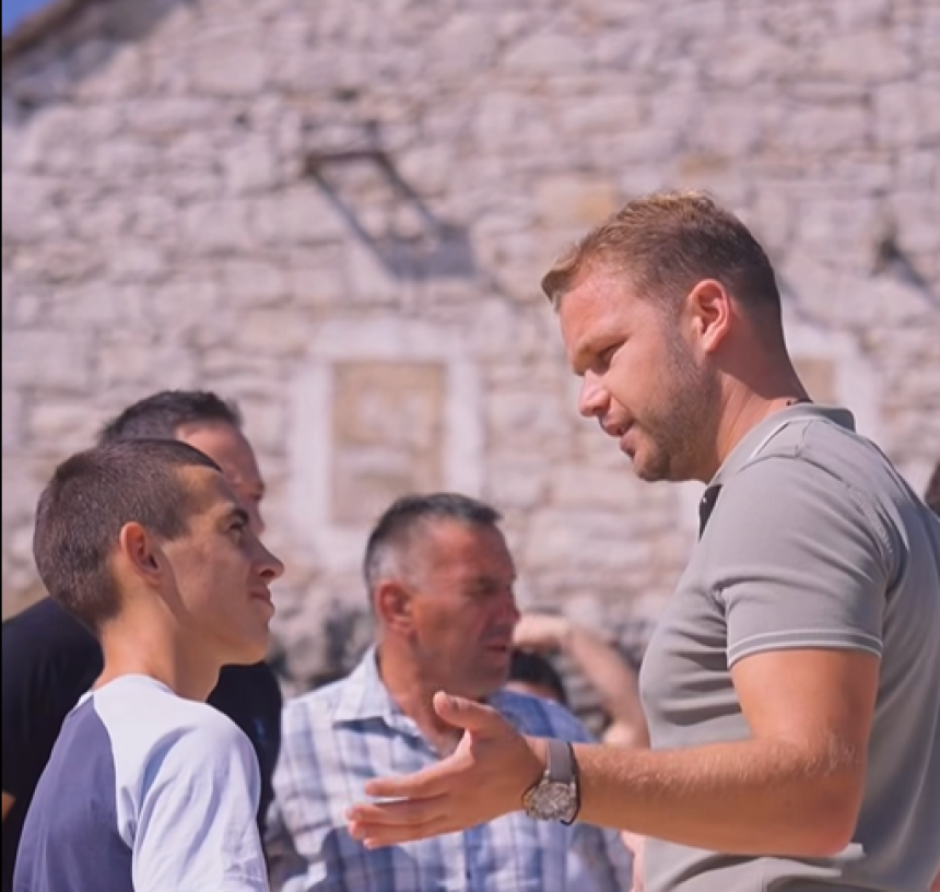 Pomoć Stanivukovića porodici Brčić iz Bileće da obnovi stada