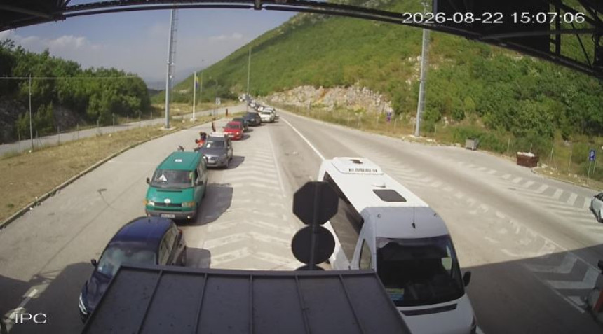 Duge kolone u oba smjera na graničnom prelazu Zupci