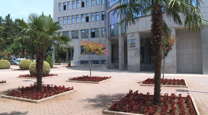 ERS u velikom minusu, milionski krediti idu za plate i dugove