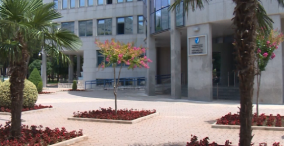 ERS u velikom minusu, milionski krediti idu za plate i dugove
